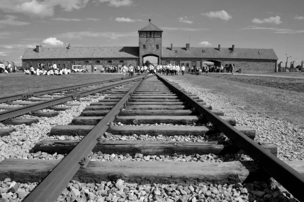 Auschwitz Birkenau Polska Młoda Irsareli Odwiedza Tereny Byłego Niemieckiego Nazistowskiego — Zdjęcie stockowe