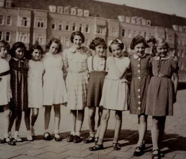 Polonya 'daki Auschwitz Müzesi' nde geçmişe dönük tarihi fotoğraf