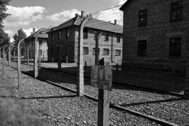 AUSCHWitz BIRKENAU POLAND 09 17: Auschwitz toplama kampı, Polonya 'daki Nazi toplama kampları ve imha kampları tarafından kurulan ve yönetilen bir ağdı..