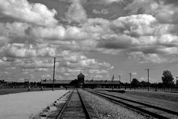 Auschwitz Birkenau Polska Główna Brama Nazistowskiego Obozu Koncentracyjnego Auschwitz Birkenau — Zdjęcie stockowe