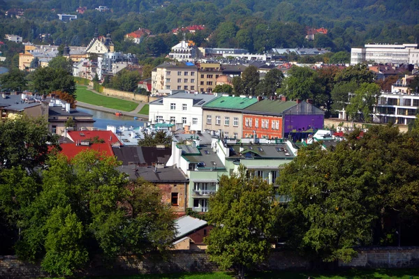 クラクフポーランド ウォール城の前の歴史的な都市中心部の景色 — ストック写真