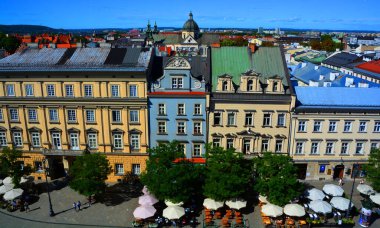 KRACOW POLAND - 09: 19 17: Krakow Eski Krakow, Küçük Polonya 'nın ana meydanı, Avrupa' nın en büyük ortaçağ şehir meydanıdır.