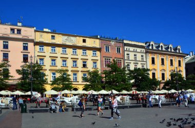 KRACOW POLAND - 09: 19 17: Krakow Eski Krakow, Küçük Polonya 'nın ana meydanı, Avrupa' nın en büyük ortaçağ şehir meydanıdır.