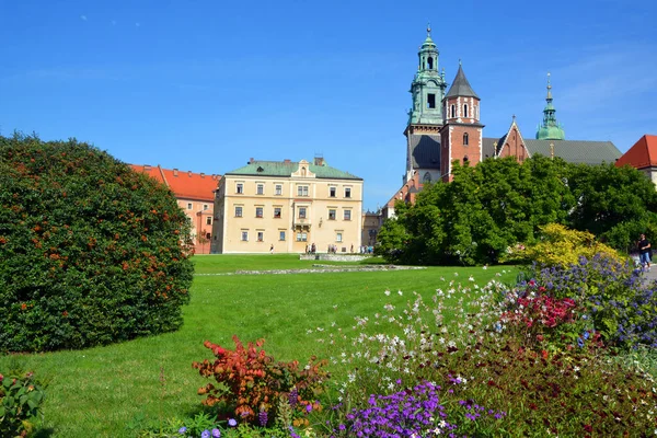 Krakow Poland Wawel城は城の居住地です カジミェシュ3世のために建てられました ポーランド最大の城の一つ — ストック写真