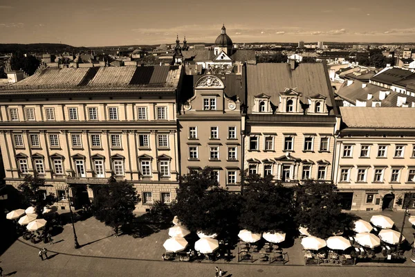 Kracow Poland 小波兰克拉科夫老城的克拉科夫主广场是位于市中心的主要城市空间 是欧洲最大的中世纪城镇广场 — 图库照片
