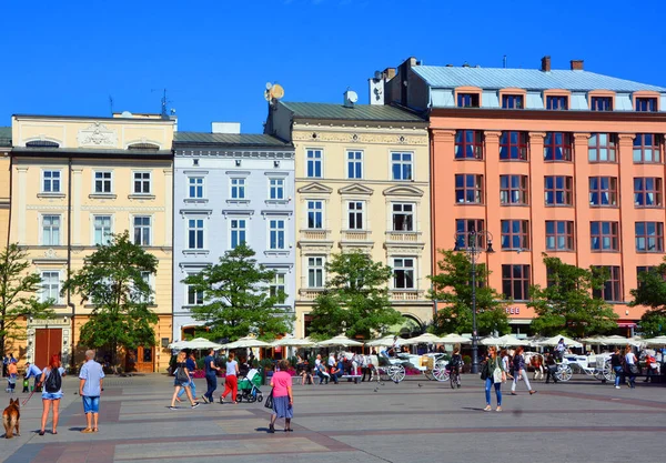 Kracow Poland 小波兰克拉科夫老城的克拉科夫主广场是位于市中心的主要城市空间 是欧洲最大的中世纪城镇广场 — 图库照片