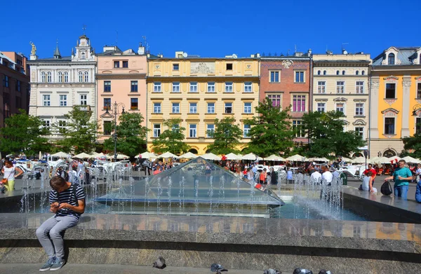 Kracow Poland 小波兰克拉科夫老城的主要广场是位于市中心的主要城市空间 — 图库照片
