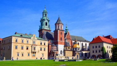 KRAKOW POLAND - 09: 14: Wawel Kalesi, Polonya 'nın orta kesiminde bulunan bir kale ikametgahıdır. Kral III. Kaşmir 'in emriyle inşa edildi.