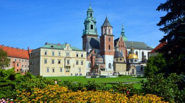 KRAKOW POLAND - 09: 14: Wawel Kalesi, Polonya 'nın orta kesiminde bulunan bir kale ikametgahıdır. Kral III. Kaşmir 'in emriyle inşa edildi.