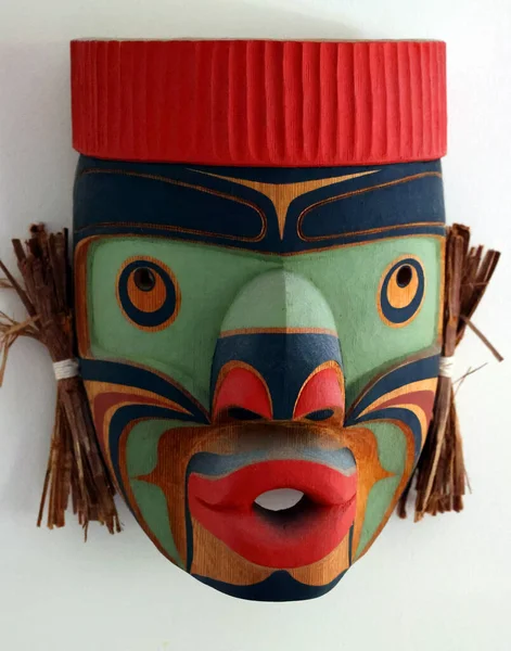 Tradiční Maska Bílé Stěně — Stock fotografie