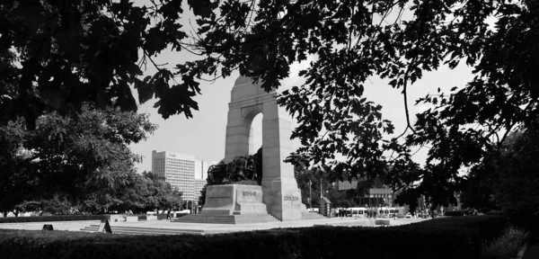 Ottawa Ontario Canada 2021 National War Memorial Tall Granite Cenotaph — 图库照片