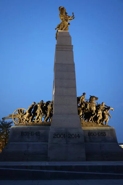 Ottawa Ontario Canada 2021 Nemzeti Háborús Emlékmű Egy Magas Gránit — Stock Fotó