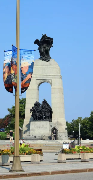 Ottawa Ontario Canada 2021 Kanadaiak Utcai Jele Nato Kék Svájcisapkája — Stock Fotó