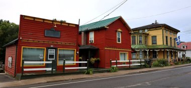 MONTEBELLO QUEBEC CANADA - 08 17 2021: Montebello, Batı Quebec 'in Papineau Bölgesel İlçe Belediyesi' nde yer alan bir şehirdir.