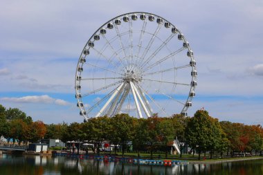 MONTREAL CANADA - 05: 20: La Grande Roue de Montreal Kanada 'nın en yüksek dönme dolap size şehri ve çevresini 60 metre havadan görme imkanı verir.