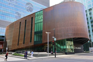 MONTREAL CANADA - 09 14: 21: Quebecor Fondation du Centre hastanesi de l 'Universite de Montreal' e (CHUM) 15 milyon dolarlık bağış yapıldığını açıkladı.