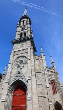 MONTREAL QUEBEC CANADA - 09 07 2021: Çan kulesi Saint-Jacques Katedrali, 1825-1852 yılları arasında Montreal 'deki Büyük James' in adını taşıyan Roma Katolik katedrali.