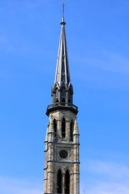 MONTREAL QUEBEC CANADA - 09 07 2021: Çan kulesi Saint-Jacques Katedrali, 1825-1852 yılları arasında Montreal 'deki Büyük James' in adını taşıyan Roma Katolik katedrali.