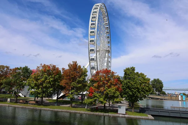 MONTREAL CANADA - 05: 20: La Grande Roue de Montreal Kanada 'nın en yüksek dönme dolap size şehri ve çevresini 60 metre havadan görme imkanı verir.