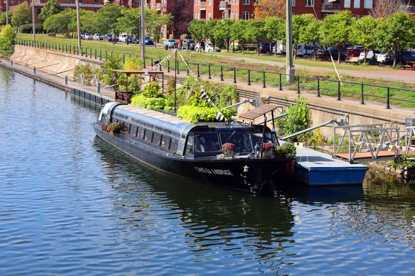 Montreal Quebec Canada 2021 Lachine Canals Floating Bar 여름에 마시기에 — 스톡 사진