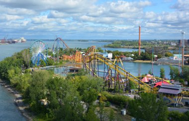 MONTREAL QUEBEC CANADA - 09 07: 21: La Ronde (Yuvarlak), Montreal 'de 1967 dünya fuarı Expo 67 için inşa edilmiş bir lunapark. Bugün, Six Flags tarafından işletiliyor..