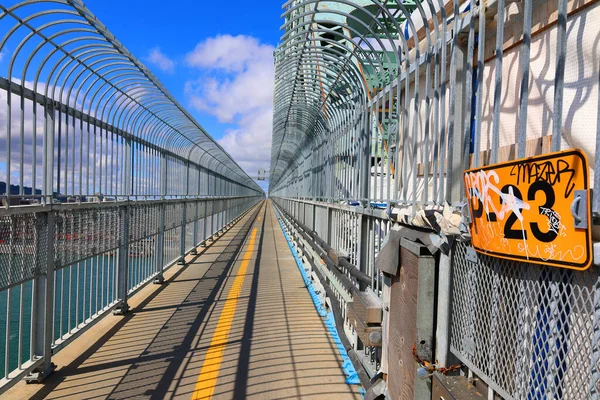 Montreal Quebec Kanada 2021 Zäune Gegen Selbstmord Installation Einer Brückenbarriere — Stockfoto