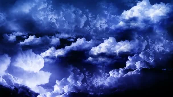 Un primer plano de nubes en el cielo — Vídeos de Stock