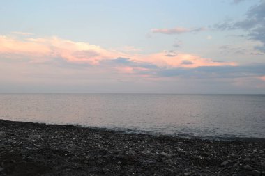 Karadeniz üzerinde pembe bulutlar