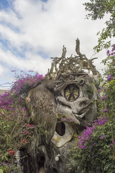Hangen Nga guesthouse, volksmond bekend als de gekke huis — Stockfoto