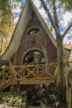 Nga guesthouse, halk deli evi olarak bilinen asmak