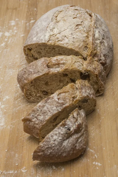 Farina di frumento con pane fresco tagliato a fette — Foto Stock