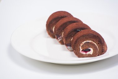 Arka plaka lezzetli çikolatalı rulo