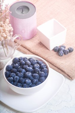 Sabah masada üzerinde sulu ve taze yaban mersini