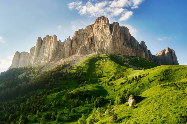 Paesaggio Estivo Montagna Con Picco Roccioso Big Thach Nella Stagione — Foto Stock