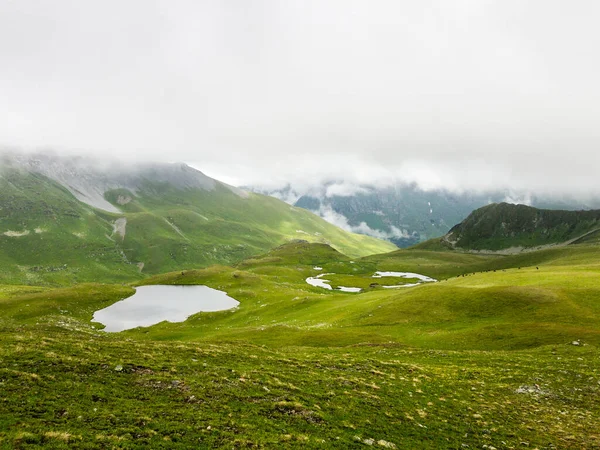 Horská Krajina Jezero Vysočině Kavkaze Jarní Jasná Barva Fotografie Pořízená — Stock fotografie