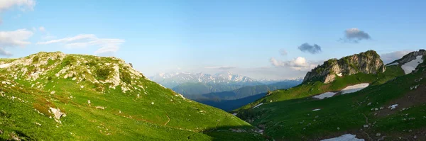 Groene Grazige Weide Een Heuvel Top Van Bergkam Adygea Lago — Stockfoto