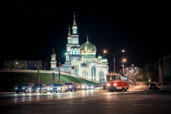 Vue Soir Bâtiment Illuminé Cathédrale Madrasa Mosquée Voitures Tramway Route — Photo