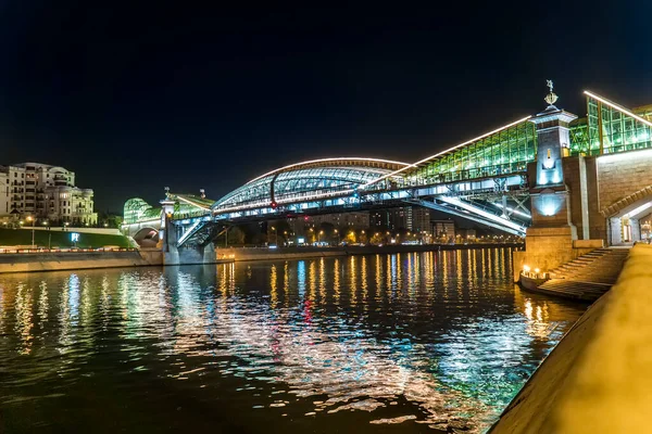 Vista Noturna Iluminada Ponte Bogdana Khmelnitsky Ponte Pedonal Kiev Uma — Fotografia de Stock