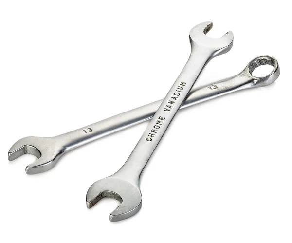 Duas chaves de metal close-up isolado em um fundo branco . — Fotografia de Stock