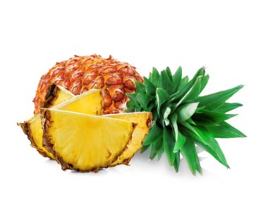 Ananas dilimleri yakın çekim beyaz arka plan üzerinde izole ile.