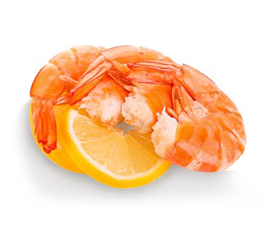 Limon dilimi ile kaplan karides. Karides izole limon dilimi