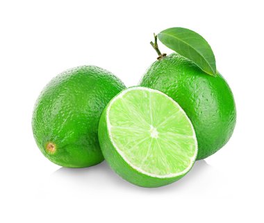 Beyaz bir arka plan üzerinde Limes izole yakın çekim