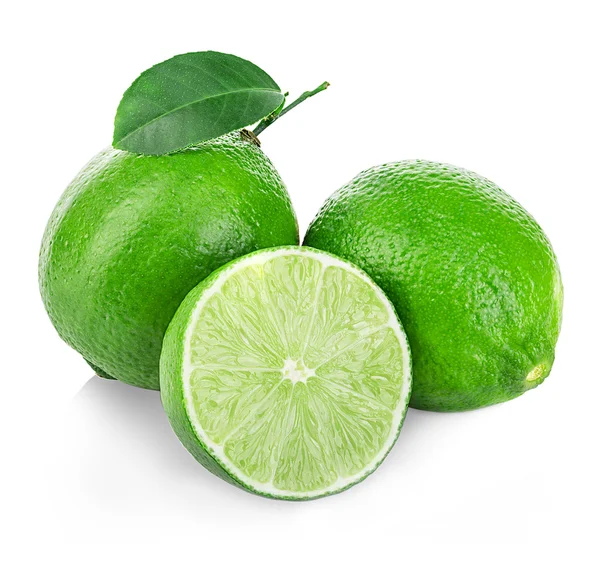 Limes geïsoleerd op een witte achtergrond close-up — Stockfoto
