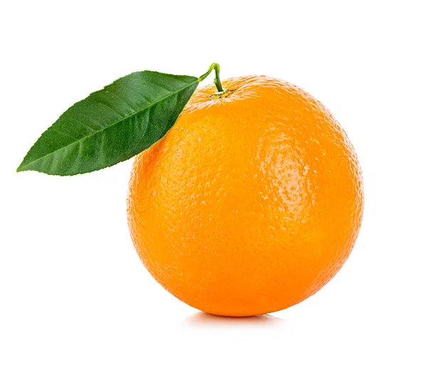 Sinaasappelfruit geïsoleerd op een witte achtergrond. — Stockfoto