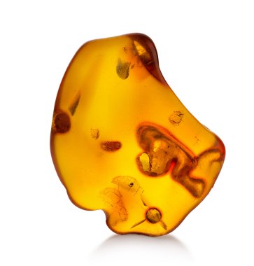 amber beyaz zemin üzerine izole parçası