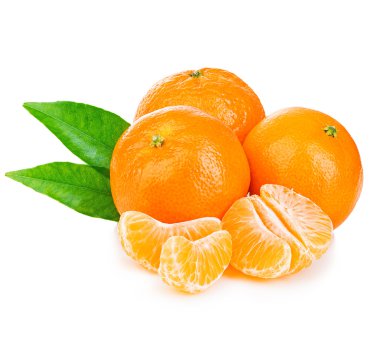 Olgun mandarin yakın çekim yaprak beyaz bir arka plan ile. Mandalina portakal yaprağı üzerinde beyaz bir arka plan.
