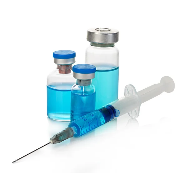 Vial médico con solución de medicamento azul . — Foto de Stock