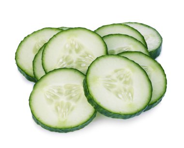 Beyaz arka planda taze salatalık yakın plan..