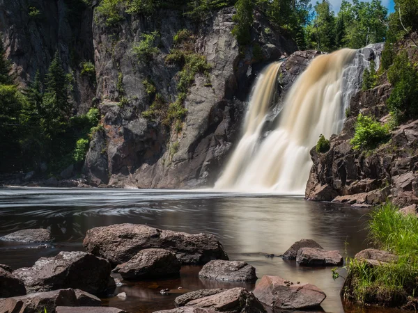 Falls High rzeki chrzest w Tettegouche State Park 1 — Zdjęcie stockowe