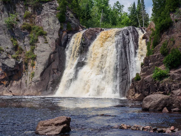 Hautes chutes de la rivière du Baptême au parc national de Tettegouche 1 — Photo